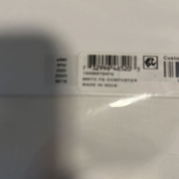 Hotel collection queen size comforter set. - Picture 2 of 2